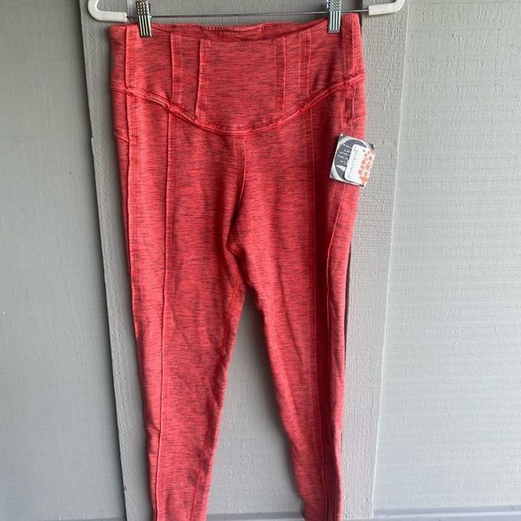NWT - FP Movement Hybrid High Rise Leggings in Color: Lipstick Size: M - Picture 7 of 14